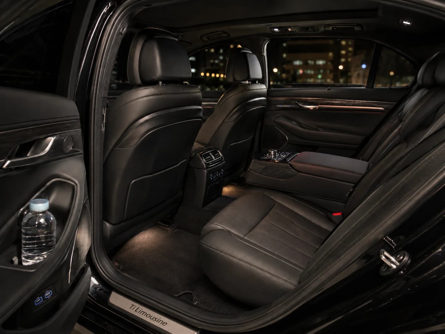 TiLimousine Business Class Sedan interior